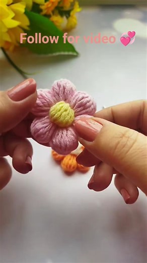 Woww! 🧶🌼 Daisy crochet pouf tutorial.🥳 #crochet #daisy #shorts #viral #diy #handmade