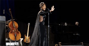 I Wanna Dance with Somebody: A História de Whitney Houston - Trailer