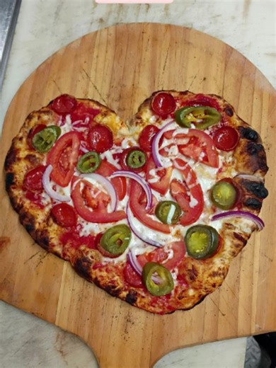 Timothy Farrell on Instagram: "Bbq chicken: bbq sauce, mozzarella, chicken, red onion, jalapeno Vegan pepperoni: red sauce, vegan mozz, vegan pepperoni Caprese: red sauce mozzarella, tomato, balsamic drizzle Pepperoni: mozzarella, red sauce, pepperoni Vegan white: white sauce, vegan mozzarella, arugula, balsamic drizzle Pizza bianca: white sauce, feta, sausage, arugula, balsamic drizzle Meat lovers: red sauce, mozzarella, pepperoni, sausage, chicken All $12 Valentine's special today 12" pizzas A