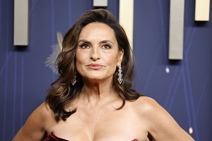 Mariska Hargitay Couldn't Help But Cry Mid-Speech, Remembering Her Mom: "F**k It"