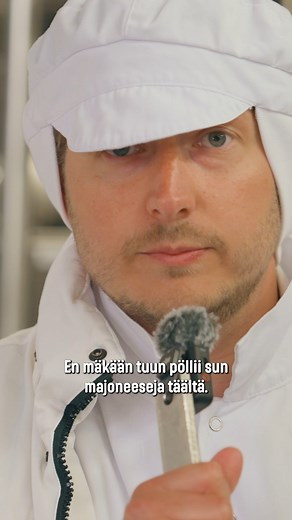 Onko muka totta?♻️ Tekeekö Hesburger majoneesit muka oikeesti itse vai tuleeko ne valmiina muualta? Mitä Hesen tehtaan seinien sisältä paljastuu? Johannes selvittää! #hesburger | Hesburger