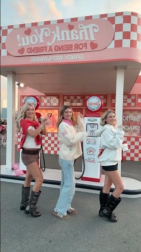 Did you see us in NEW YORK??? ☎️ #16kids #bigfamily #nenfam #notenoughnelsons #dandysworld