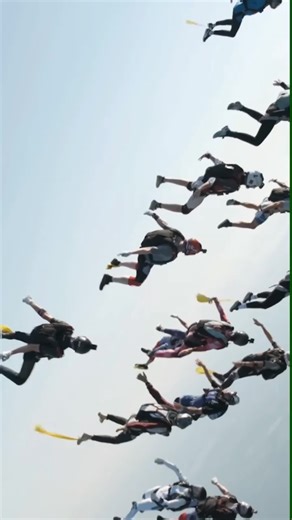 Awesome flying for the Freeflybasicen 2022 gang 😍🔥🔥 📹 Zion Freefly #freefly #angleflying #bigway #training #skills #worldchampions UPT #alwaysvector Cookie Helmets #flycookie Performance Designs #whatwelove Para Gear #equipment #theskyisourplayground #skydivemag | Skydive Mag