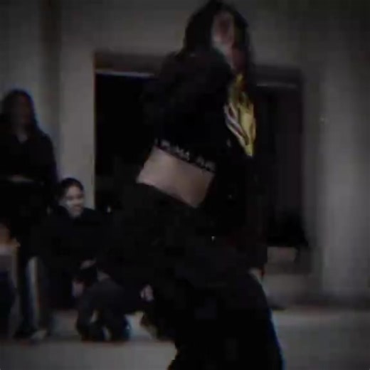 Saxi girl (@saxigirl38)’s videos with original sound - KiM Live location ✅