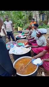 7.3K views · 299 reactions | "Caci ori de cate ori ati facut aceste lucruri celor mai neinsemnati frați ai Mei, Mie Mi le-ati facut. " Isus Cu ajutorul lui Dumnezeu am hranit si astazi copiii. Pentru noi o farfurie cu mancare nu înseamnă nimic, dar pentru ei poate insemna mancarea de care vor avea parte astazi. Multumim tuturor celor care daruiti. Dumnezeu sa va binecuvinteze si sa va rasplateasca El! #Africa #Bucurie #HranimCopii #DaruimPentruIsus | Adina Iuga | Facebook