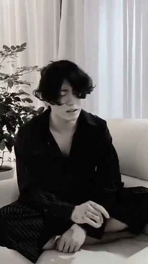 Jungkook singing savage love (Bts twitter update)