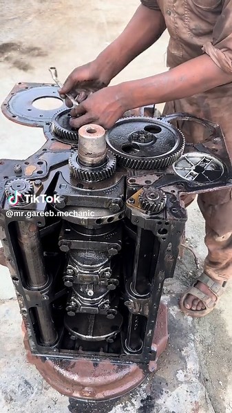 How to repair caterpillar engine amazing skills local workshop #shortsvideo #mechanical #skill #engine #repairing #capcut #caterpillar #mechanic #viralvideo🔥
