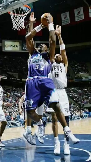 When u Kenyon Martin punked Karl Malone #nba #basketball