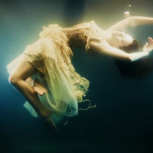 🌊 Step into another world with Corset Story 🌊 Shot underwater at TankSpace, our corsets take on a whole new life — floating, sculpting, and shimmering in an ethereal dreamscape. Each piece is crafted to celebrate your shape while moving effortlessly, even in the depths. ✨ Fashion meets fantasy. ✨ Elegance, reimagined. Discover the corset that makes you feel like you’re part of the story: https://corset-story.co.uk/collections/corsets #CorsetStory #CorsetStyle #UnderwaterShoot #TankSpace #Fanta