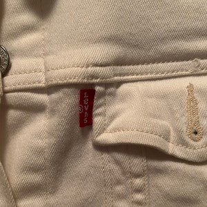 Women’s XL off-white Levi jacket