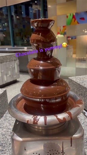 Masarap ang fountain of chocolate dito sa Radisson Blu Cebu folks!😋 #radissonblu