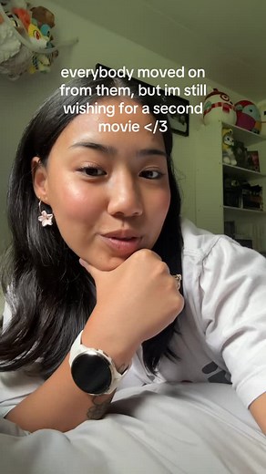 mika | booksta 📖☕️🤍 on Instagram: "WE. WERE. ROBBED😭. i loved the movie way better than the tv series and its the reason i resd the books in elementary and middle school! my dad and i watched the movie on release day because he read the book series and thus my love for this world and these characters began 😩, i remember how crushed i was when they cancelled the second movie due to backlash, we did not appreciate it enough🥹 #bookish #bookishreels #booktok #booksta #bookstagram #books #themor