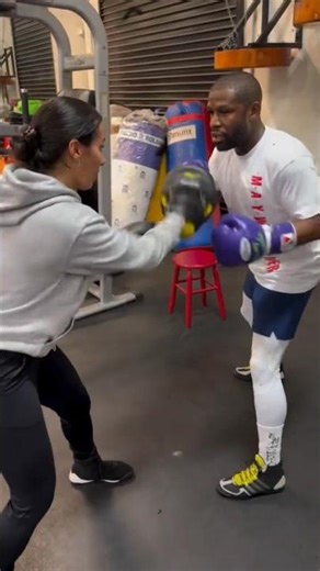 Floyd Mayweather’s Vegas Lifestyle Is UNBELIEVABLE! #athlete #boxing #boxer