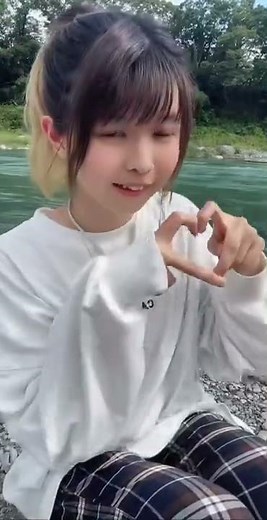 虹色の戦争🪖流行りのダンスと手話がごちゃ混ぜ😂【難聴うさぎ】