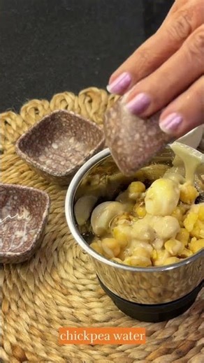 🧄🌱 Simple Home-made Hummus Recipe (In Description)