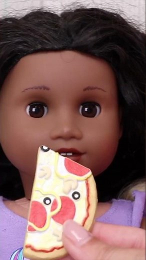 Slicing PIZZA For Doll Slumber Party