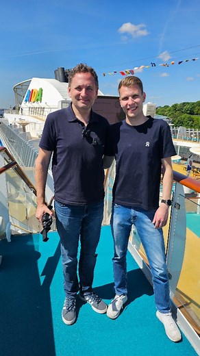 AIDA Cruise Vibes on Instagram: "@matthiasmorr hat mit mir zusammen ein Video gedreht - verrückt! 🤩 Schaut euch gerne das YouTube-Video an. Das findet ihr auf dem YouTube-Kanal von Matthias Morr oder klickt auf den Link in meiner Bio! Es war schon so viele Jahre ein Traum von mir, meine Minecraft AIDA auf YouTube zu zeigen. Vielen Dank für diese Möglichkeit! 🙏 Das war mein erster Dreh für ein YouTube-Video und das musste ich einfach mit einem kleinen Vlog hier festhalten. Somit zeige ich mich 