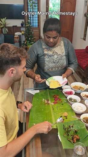 ഇങ്ങു തിരുവനന്തപുരത്തു വരൂ നല്ല ബോളിയും പാൽ പായസവും കഴിക്കാം European Guests enjoying Kerala Sadya