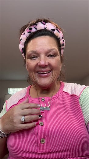 Elegant Makeup Tutorial with Glama and Pawpaw