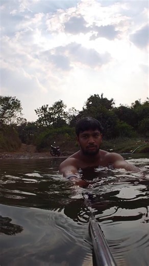 Pani ke andar alag hi duniya hai! 🏊‍♂️✨ #Swimming #Shorts #YouTubeShorts #Viral #Underwater #reels