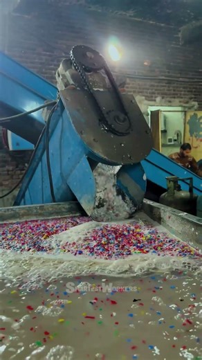 Crushing Process of Waste Plastic Bottles