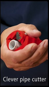 You want to know what makes the KNIPEX BiX® 90 22 10 pipe cutter so special? Let KNIPEX professional Marc-André show you! When closed, the Bix® fits in your hand. When opened, it cuts unreinforced plastic pipes from Ø 20 to 50 mm with wall thicknesses up to 2.4 mm - chip-free! If you move the knife block, it will also cut drip and sealing sleeves with a wall clearance of approx. 2-3 mm, as required by sanitary standards in some European countries. Everything cut? Then close it up and lock it wit