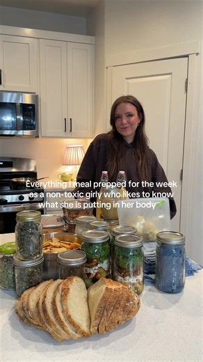 Recipes to come later this week! Let me know if you’d like to see any in particular🫶 This was also last weeks meal prep that I have not had the chance to edit yet!! #sundayreset #mealprep #nontoxic #cleanliving #healthycooking