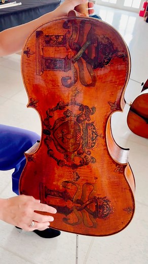 THE SOUND OF HISTORY. 🎻✨ In Taiwan I had the rare chance to play a cello built by Andrea Amati – crafted in 1566, more than 450 years ago. Back then, the word violoncello didn’t even exist. It took another hundred years before people started calling it like that. It was an amazing encounter. After a few notes I absolutely fell in love with it. I had never heard such a rich, multifaceted, warm, noble, and yearning cello sound before. With every minute I played it, I felt as if I was discovering