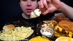 Spicy Chicken Alfredo Mukbang with Alfredo Sauce | Olive Garden