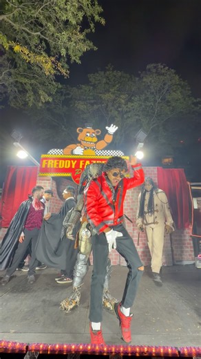Michael Jackson made it out to the display! #halloween #michaeljackson #thriller #spookyseason