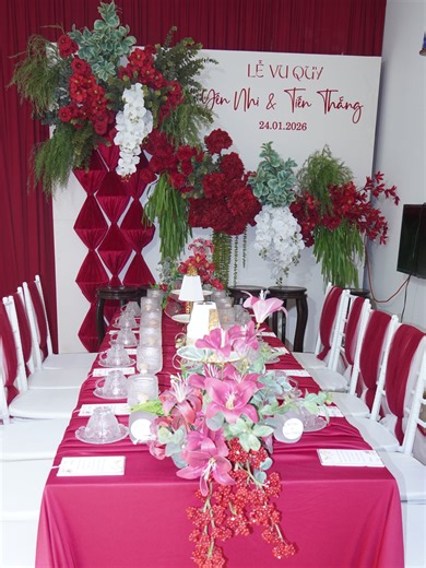 Tone đỏ trắng – đồng hành cùng nhà cô dâu Yến Nhi & chú rể Tiến Thắng Nhìn vô là thấy không khí cưới liền. #1992weddingluxury #trangtritieccuoi #giatiencaocap #damcuoi #xuhuong #govapcogi #wedding