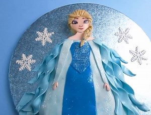 575K views · 1K shares | Elsa frozen cake in fondant By: Francesca Sugar Art - Le torte di Francesca | MetDaan Cakes | Facebook