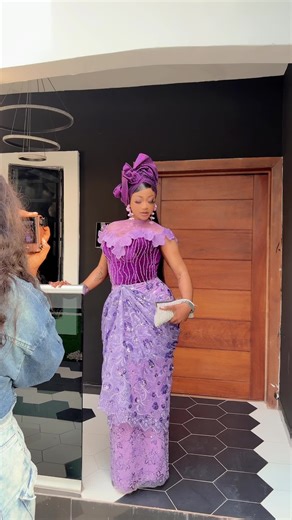 Fashion Designer Urgent Works in Just 48 Hours