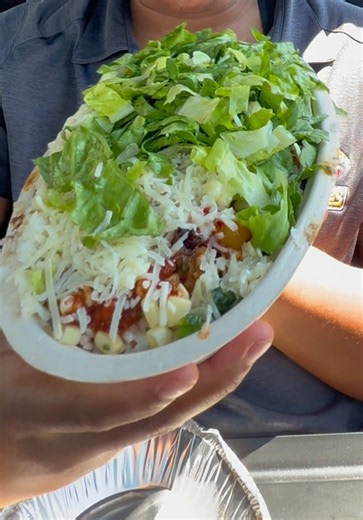 a haul from @Chipotle || NEW MENU ITEMS 🫶🏾 #fyp #letsgo #food #chips #polloasado