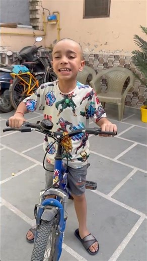 Mummy ne Duggu ko sikhaya safe ride 👍