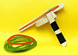 نحوه ساخت یک اسلحه اسباب بازی ساده با چوب های بستنی