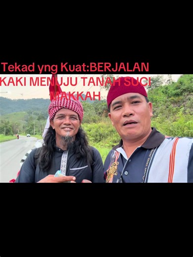 MasaAllah,abang ini Muhammad Alif bertekad dari Kota Padang,Sumbar menuju ke tanah Suci Makkah BERJALAN KAKI.Dia targetkan menempuh Makkah selama 1 tahun.Mudah mudahan niat dan tekadnya yang luar biasa pergi ke Makkah meninggalkan keluarganya,kita berdoa kepada Allah SWT,terwujud hendaknya.Semoga beliau Selamat dalam perjalanan pulang pergi.Alhamdulillah Allah mempertemukan saya dengan beliau di sekitar pangkalan, Kab.50 kota dihari Jumat tanggal 30 Januari sekitar jam 18.15 WIB //Kita sengaja s