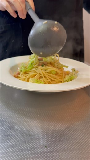ベーコンとカリフラワーのペペロンチーノ #イタリアン #パスタ #レシピ