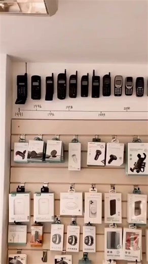 The evolution of mobile phones (1991 - 2024)