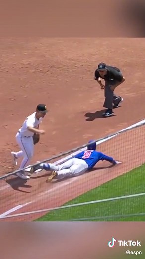 This moment was unbelievable 😳😂 @MLB #baseball