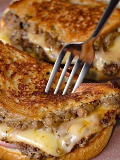 "I grew up in Iowa and my dad used to take me to get these all the time! I've missed them so! My whole family loved them and we've made them three times already." Recipe in 💬 ⬇️😍 Full Recipe 👇: | Old Tasty Recipes