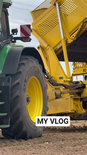 johndeere 8R#tractor #automobile #farmerstruggle #farm #9RX #johndeere #viral #video #viralshorts