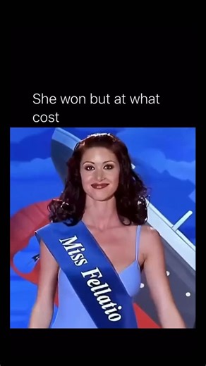 Hood on Instagram: "🤣🤣 Scary Movie (2000) This parody classic dives headfirst into the biggest horror hits of the late ’90s, twisting every trope into something absurd, outrageous and completely unforgettable. The film follows a group of clueless teens who get caught up in a mystery after a masked figure starts stalking their town — but every “scare” quickly turns into a joke, thanks to the movie’s slapstick humor and no-holds-barred approach to satire. From wild sight gags to rapid-fire pop-c