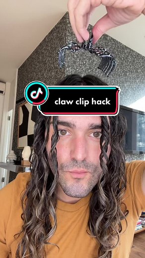 Achieve Lift at the Root with Claw Clip Airdrying Technique