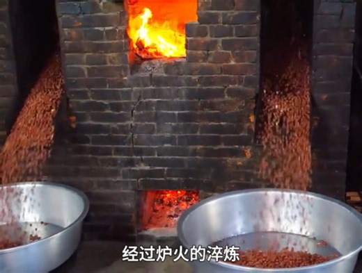 古法技艺，纯物理压榨，没有添加剂的花生油是如何制作的？ #花生油 #榨油坊 #食用油 #科普 #纯正花生油