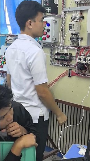 Teaching my BET students how to do HMI programming. #industrialelectrician
