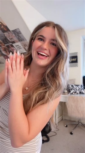 claudia!!! | Vlogmas Day 22!! 🎄🎀 thank you to all the kind brands who support me. I love y’all!! #pr #unboxing #brands #valentino... | Instagram