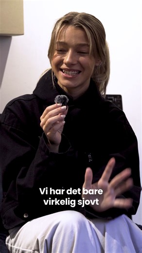 1K views | Vi satte den EP-aktuelle sanger xenia i stævne i sit studie til en snak om yndlingsartister, hvad hun selv leder efter i musik og hvordan det var at arbejde sammen med Andreas Murga fra Gorgeous og Lil Producer   Signe Kousgaard  Christian Bøggild Otte | GAFFA Danmark | Facebook