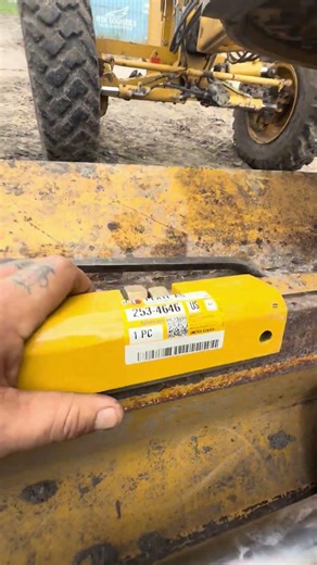 CAT 140M3 grader: starter replaced, 500-hr PM done, blade shims replaced 💪🔧