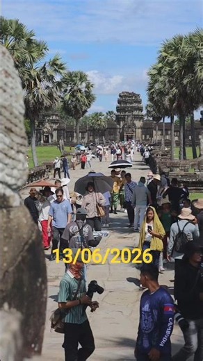 Tourism visited Angkor Wat temple #travel #exploreoage #nature #traveloge #beautifuldestinations